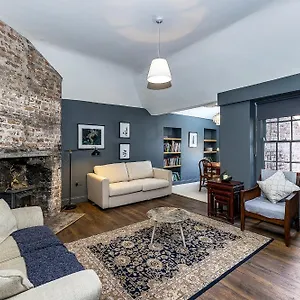 Ulster Apartment, 7 Henrietta Street, Centre Appartement